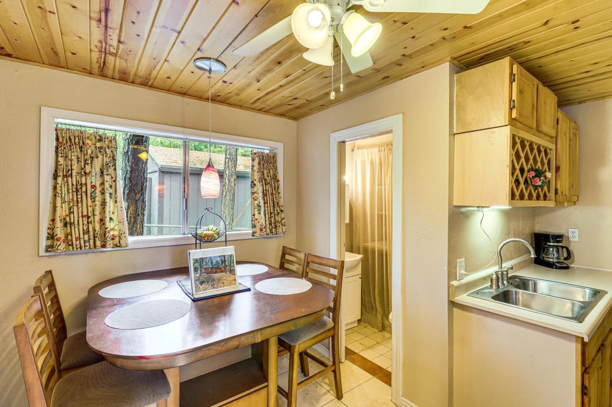 Cozy Lakeside Escape with Deck 4 Mi to Rainbow Lake Pinetop-Lakeside Zewnętrze zdjęcie